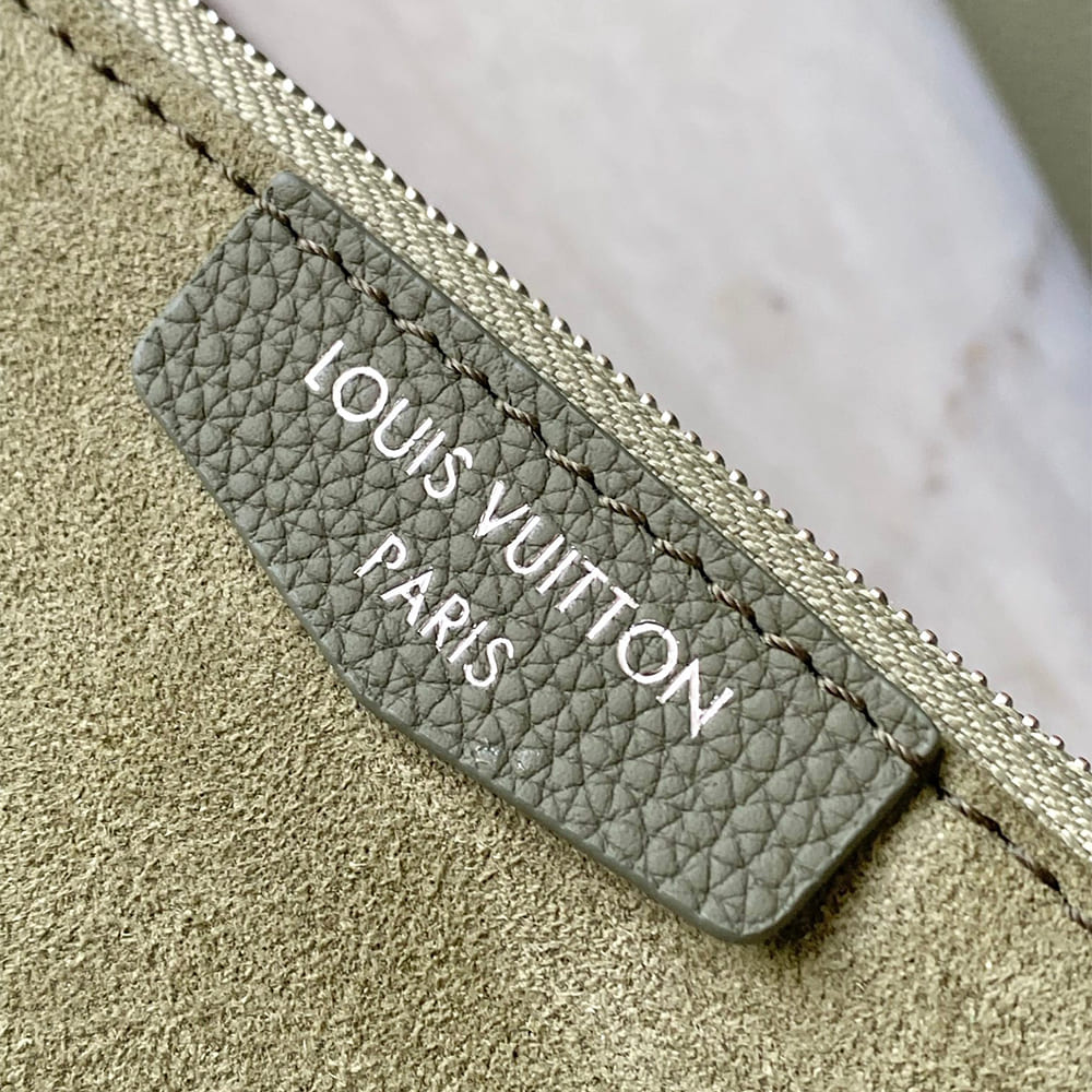 Louis Vuitton Verso Hobo