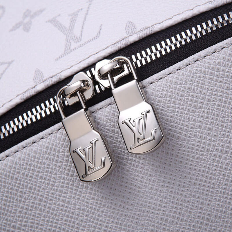 Louis Vuitton Discovery PM