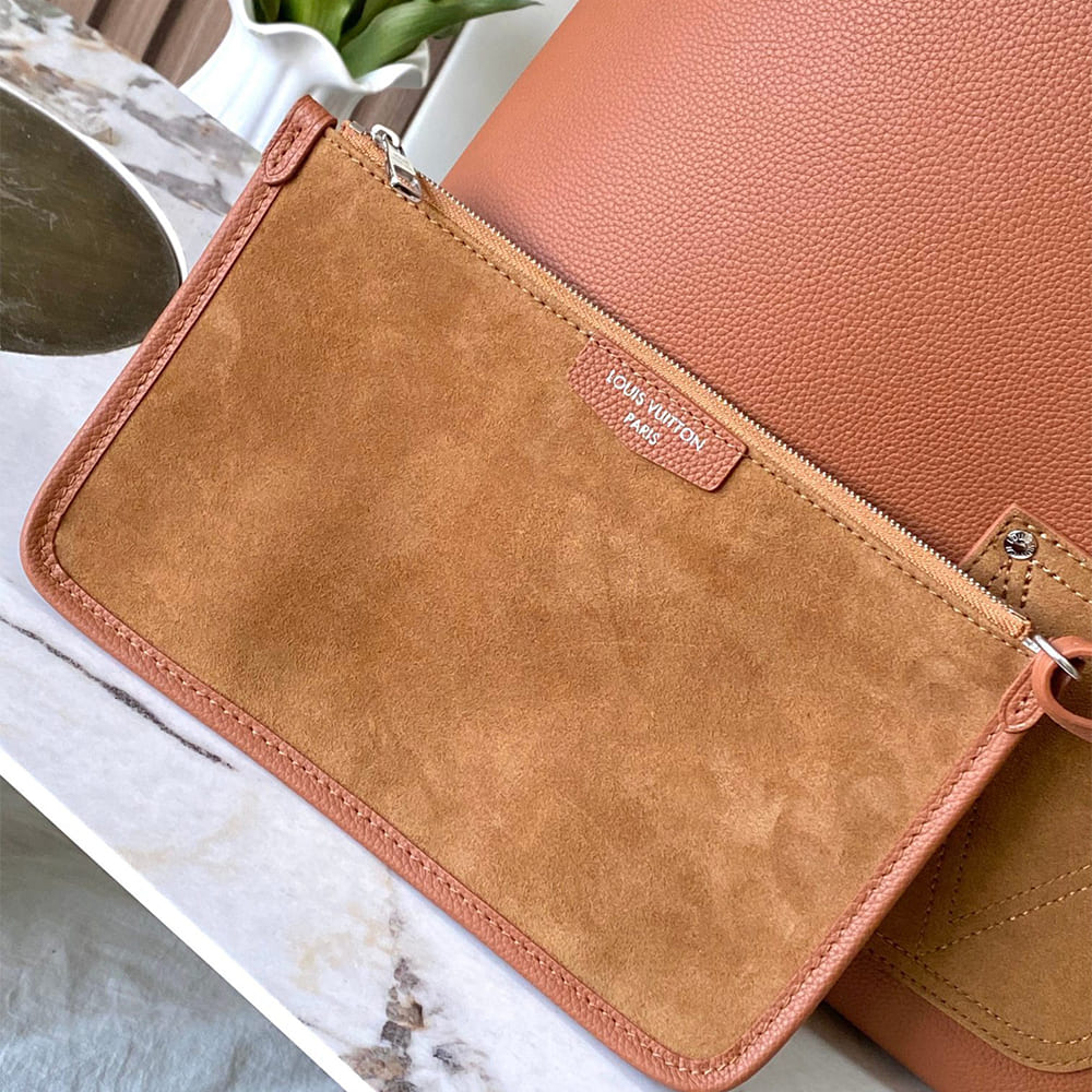 Louis Vuitton Verso Hobo