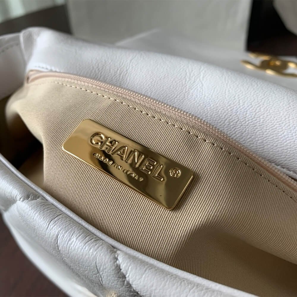 Chanel 19 Large