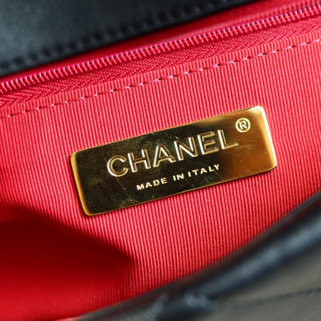 Chanel 19 Small