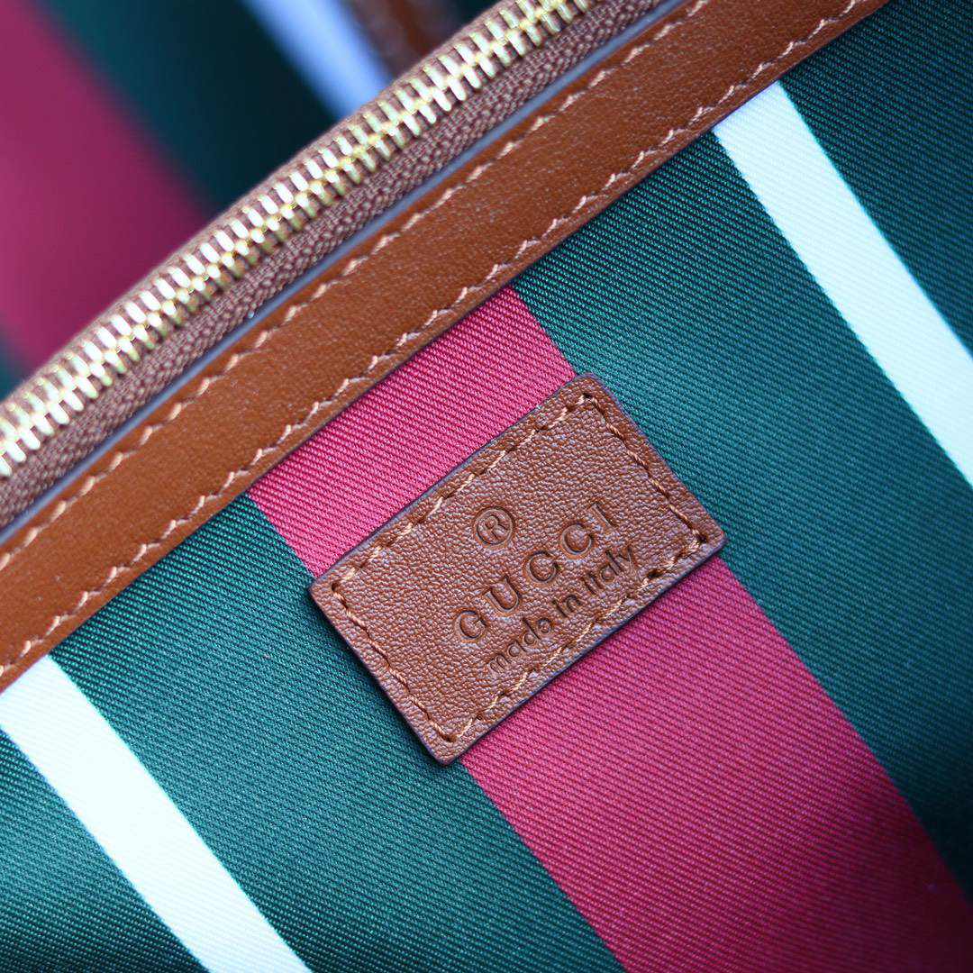 Gucci Emblem Large