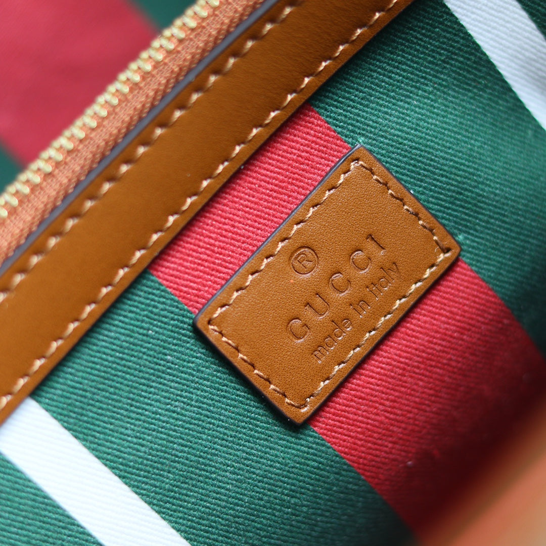 Gucci Emblem Medium
