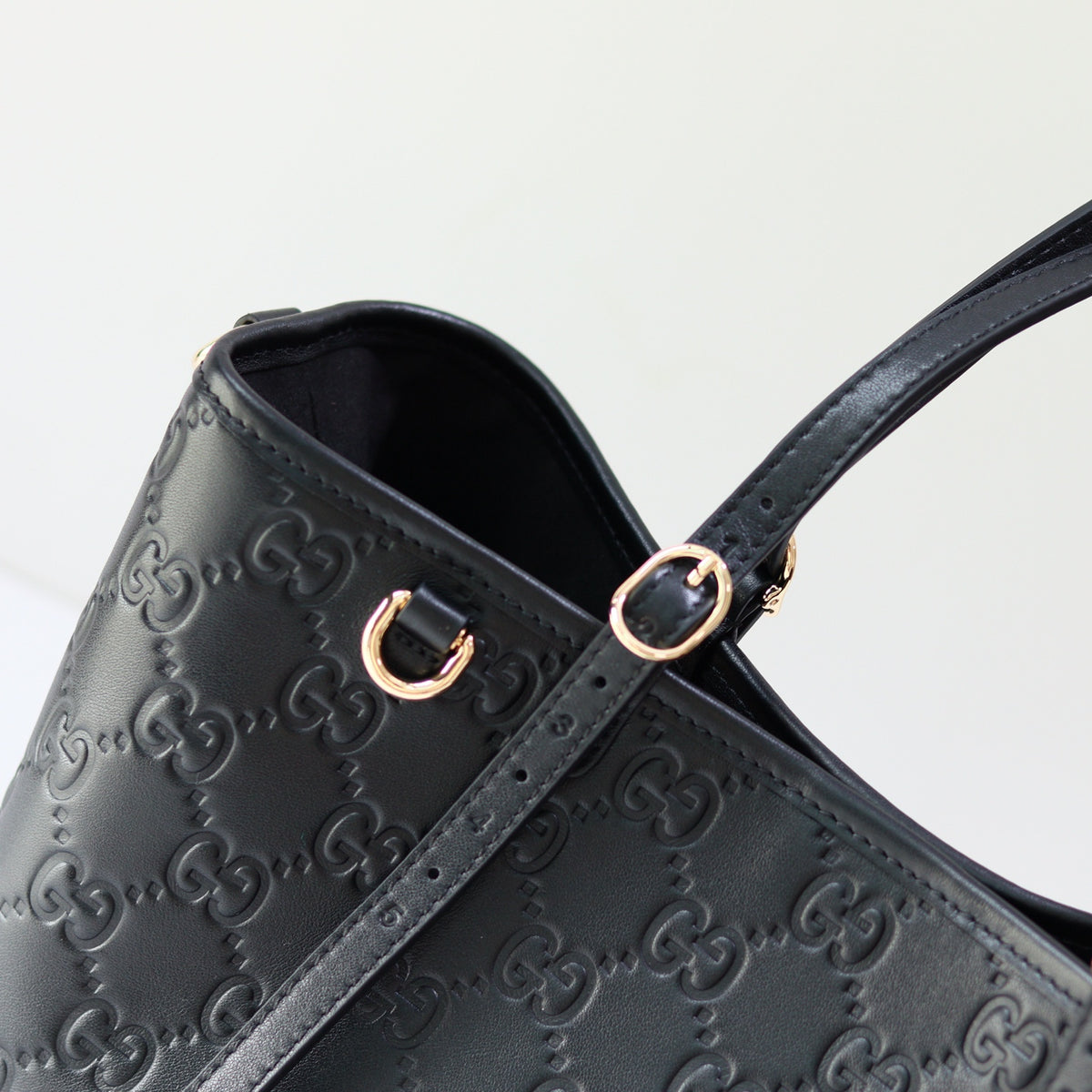 Gucci Emblem Medium