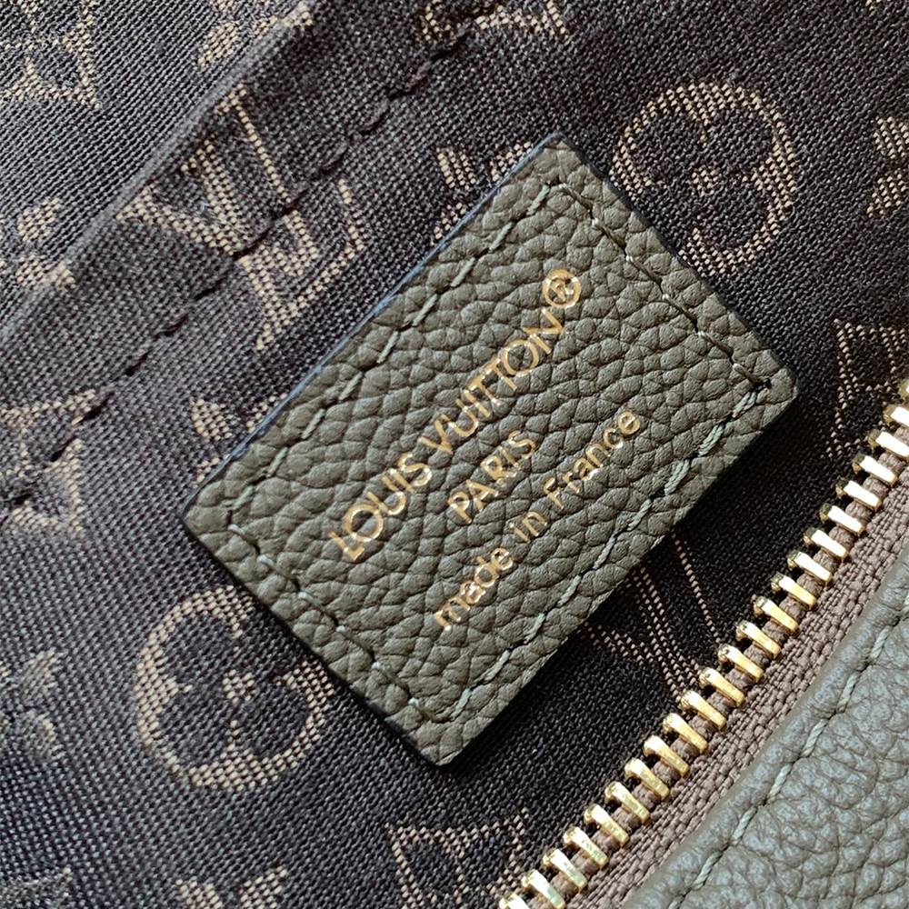 Louis Vuitton Express PM