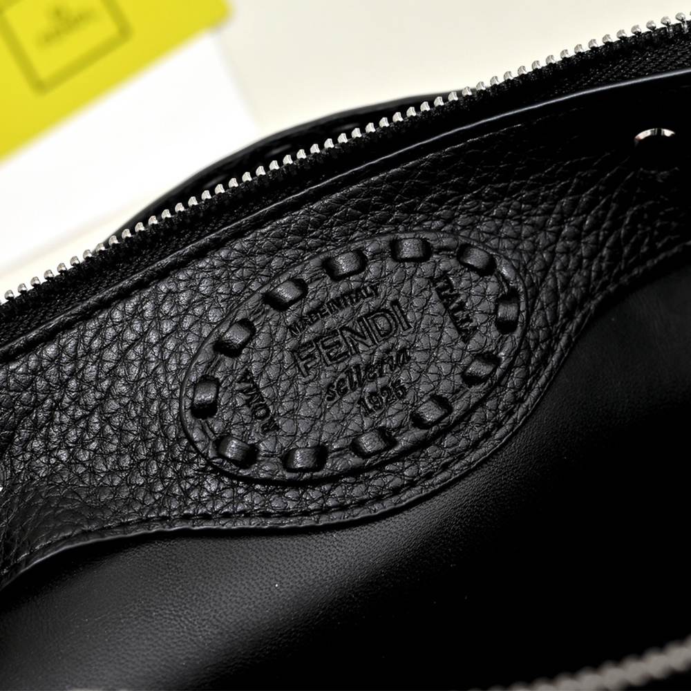Fendi By The Way Selleria Medium