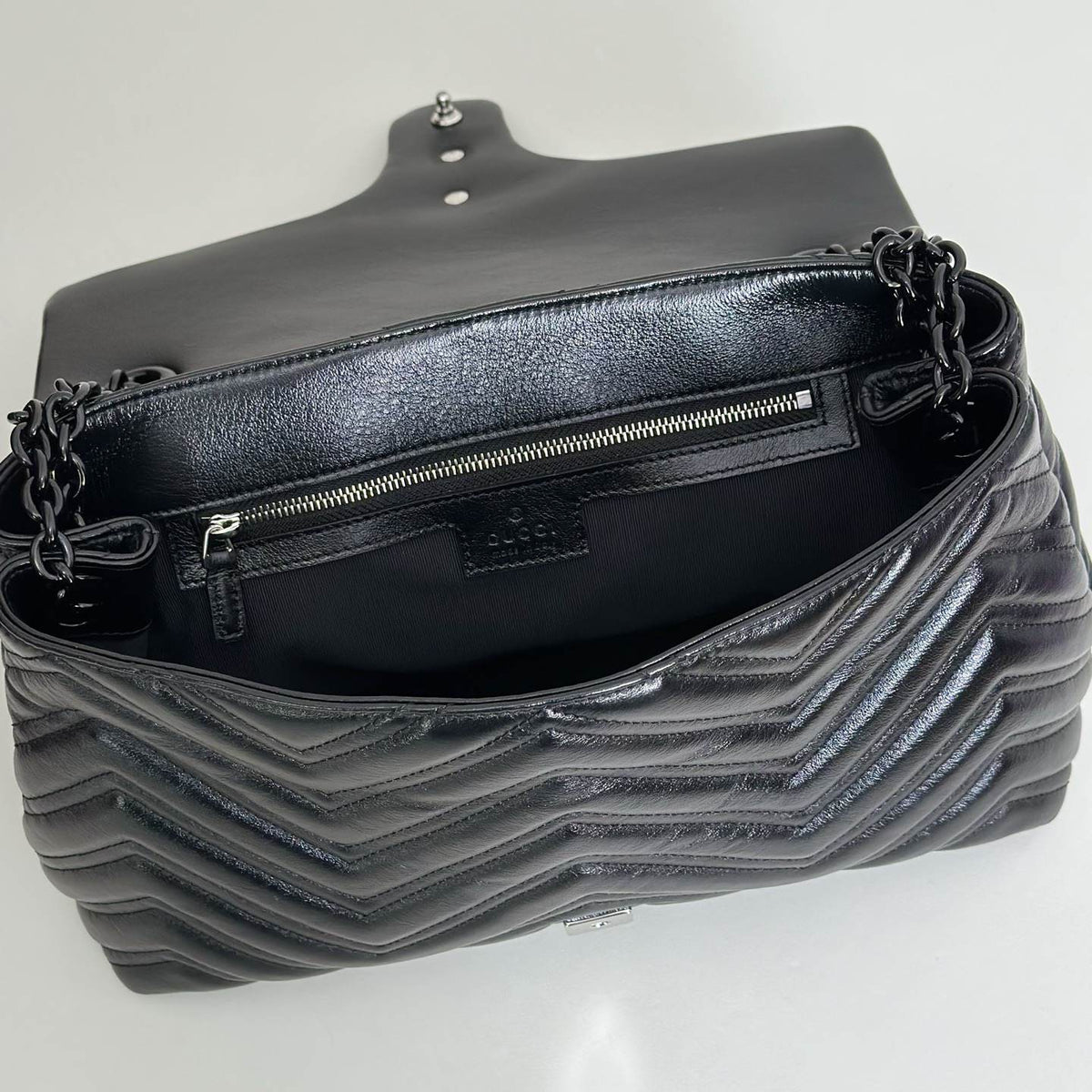 Gucci marmont medium shoulder bag