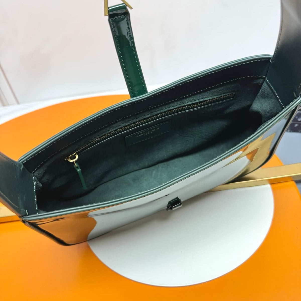 Ysl Le 5 à 7 In Patent Hobo