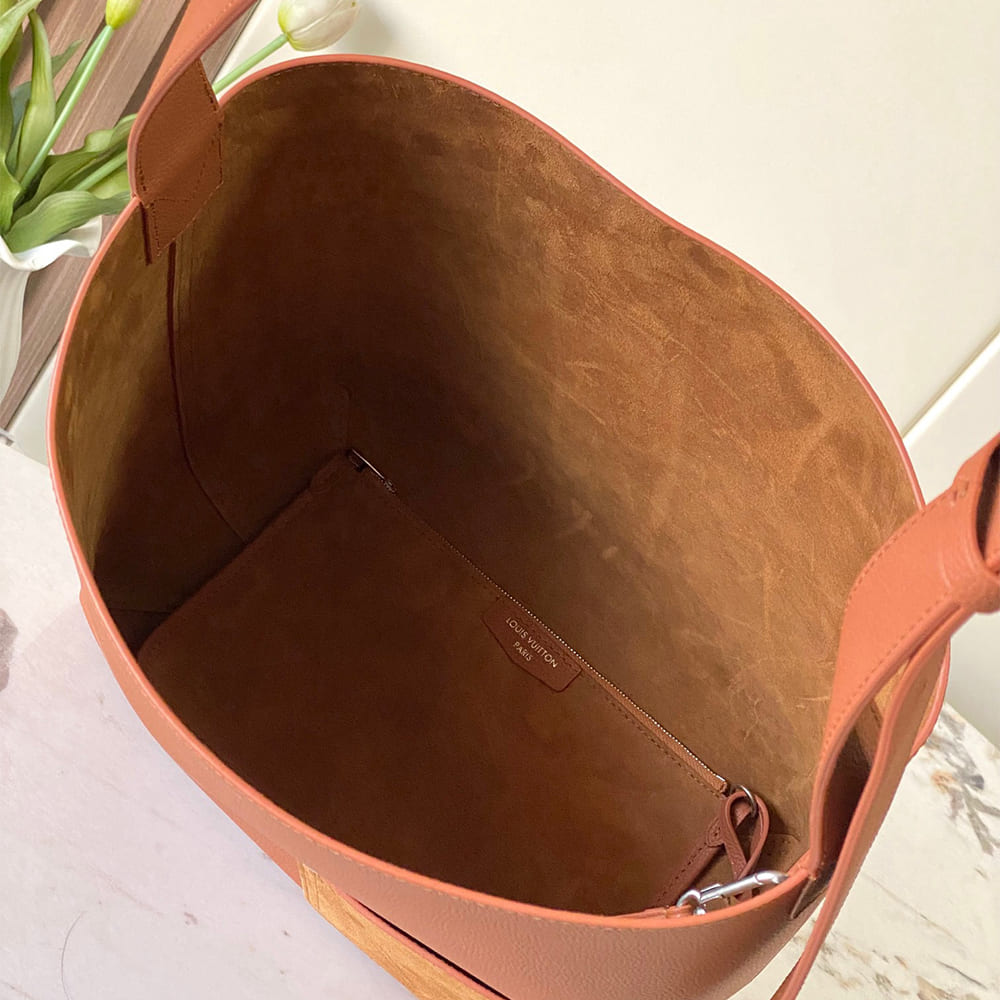 Louis Vuitton Verso Hobo