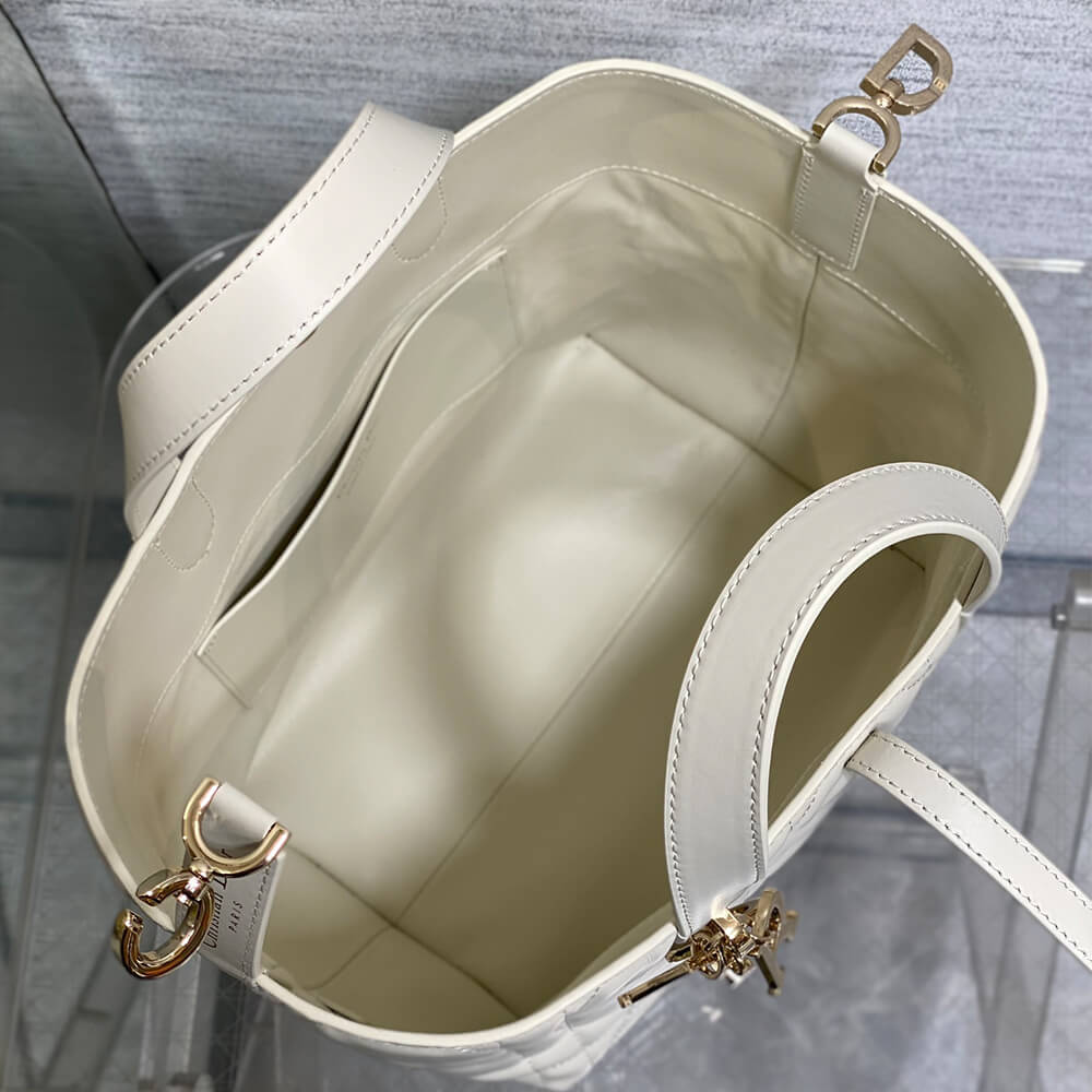 Dior Medium Toujours Vertical