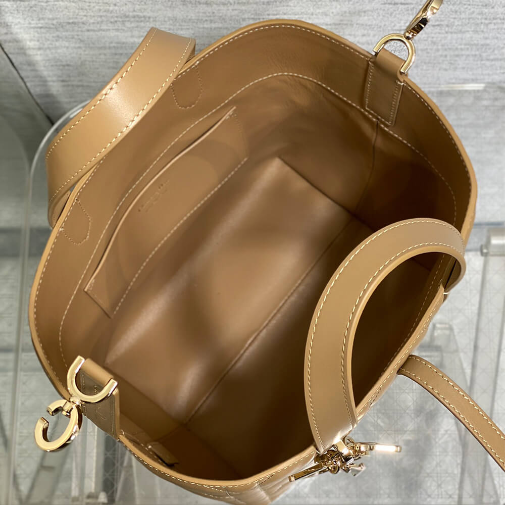 Dior Medium Toujours Vertical
