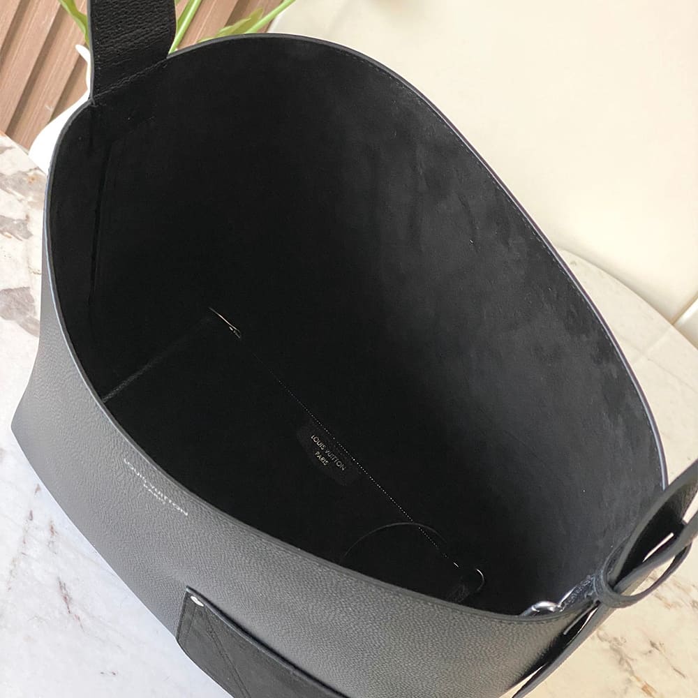 Louis Vuitton Verso Hobo