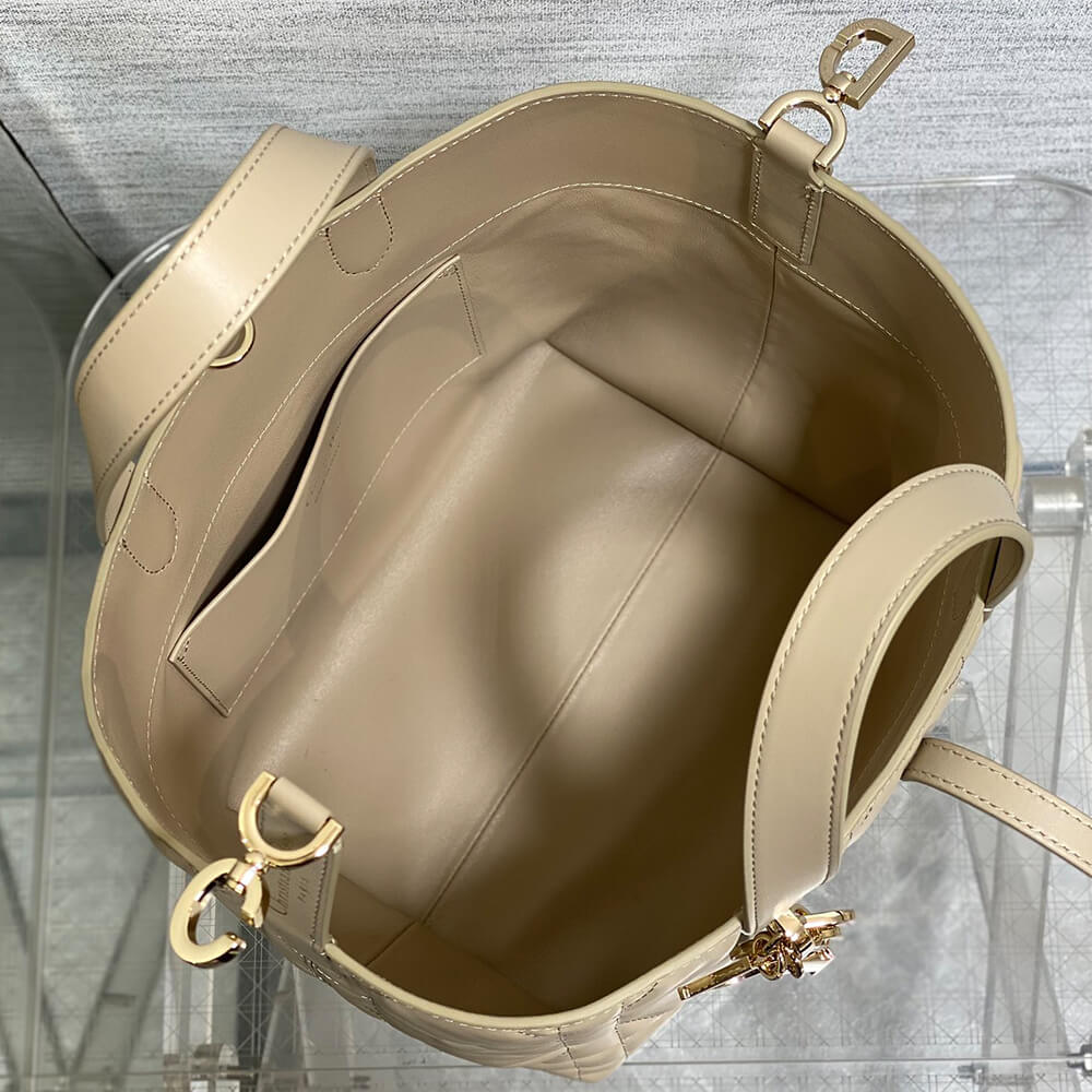 Dior Medium Toujours Vertical