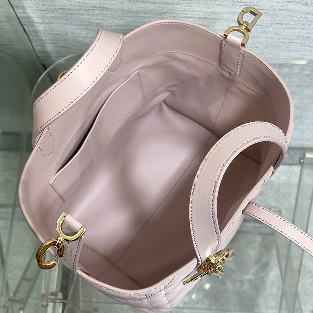 Dior Medium Toujours Vertical