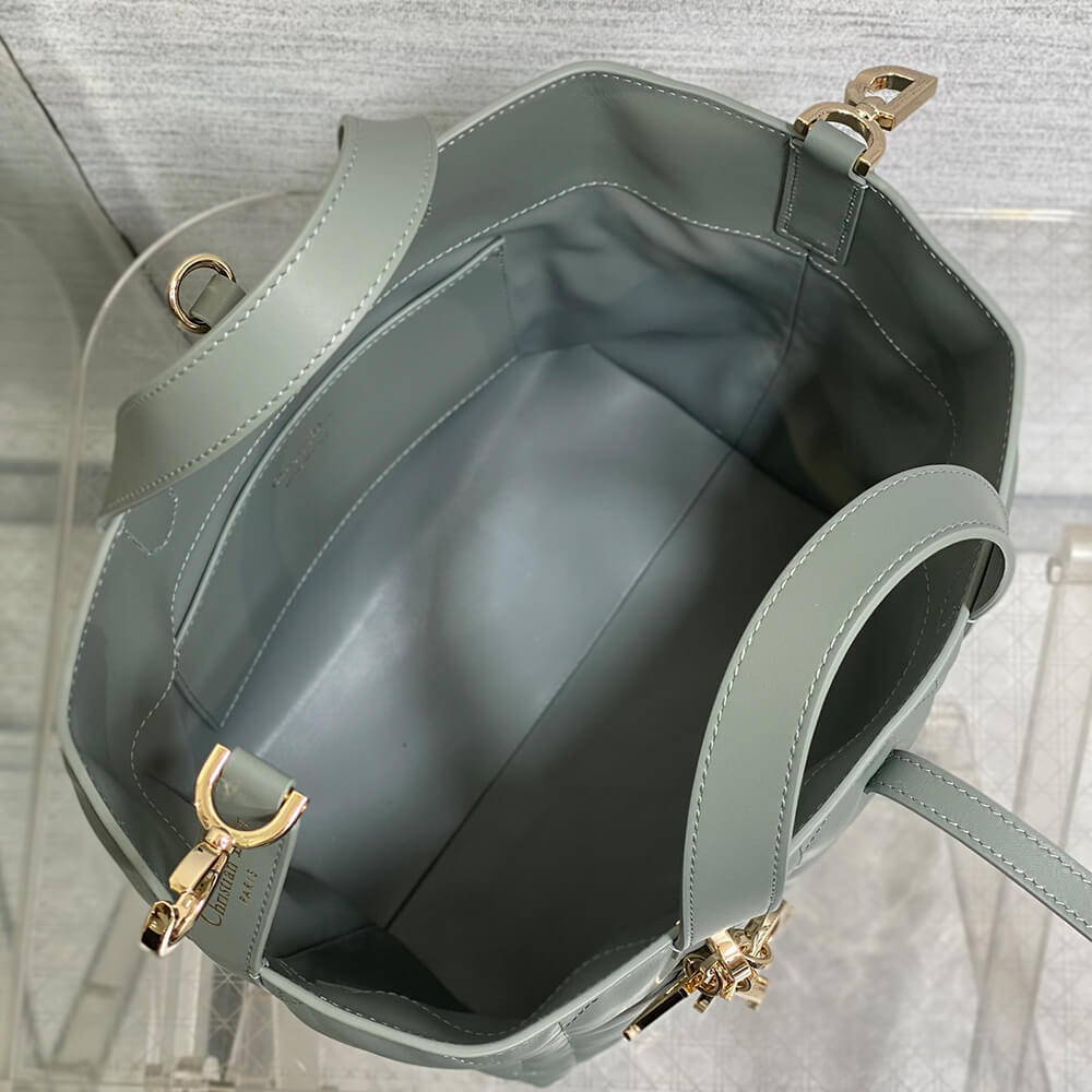 Dior Medium Toujours Vertical