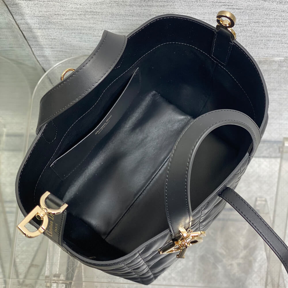 Dior Medium Toujours Vertical