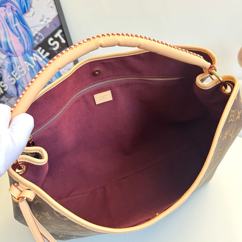 Louis Vuitton Again